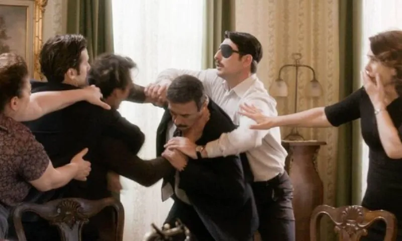 Άγριες Μέλισσες - spoiler: Το πρόσωπο στο νυχτερινό κέντρο ανατρέπει τα πάντα!