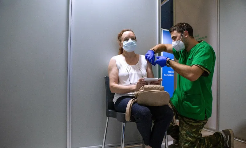 Εμβόλιο: Έρχεται και τρίτη δόση από Σεπτέμβριο;
