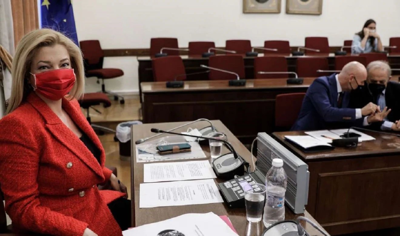 Έβαλαν κλαρίνα και το «Ιτιά – ιτιά» σε συνεδρίαση επιτροπής της Βουλής
