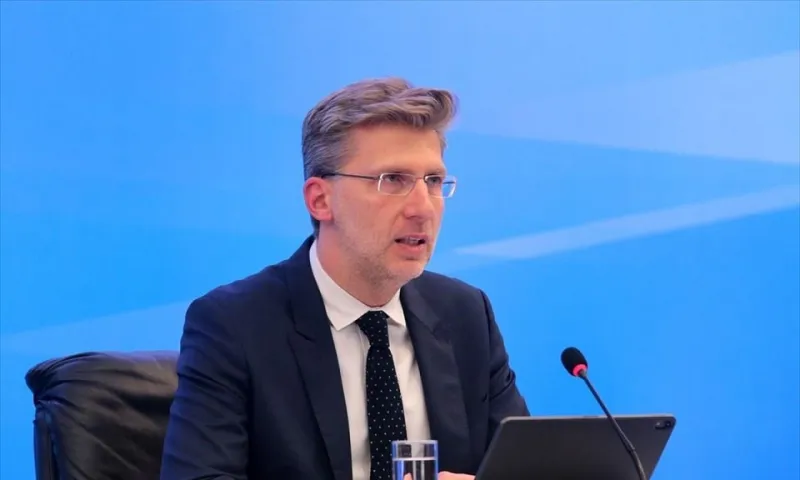 Σκέρτσος και κυβέρνηση προκαλούν διχασμό: «Δεν θα ξαναγίνει γενικό lockdown - Στην «απομόνωση» οι ανεμβολίαστοι»