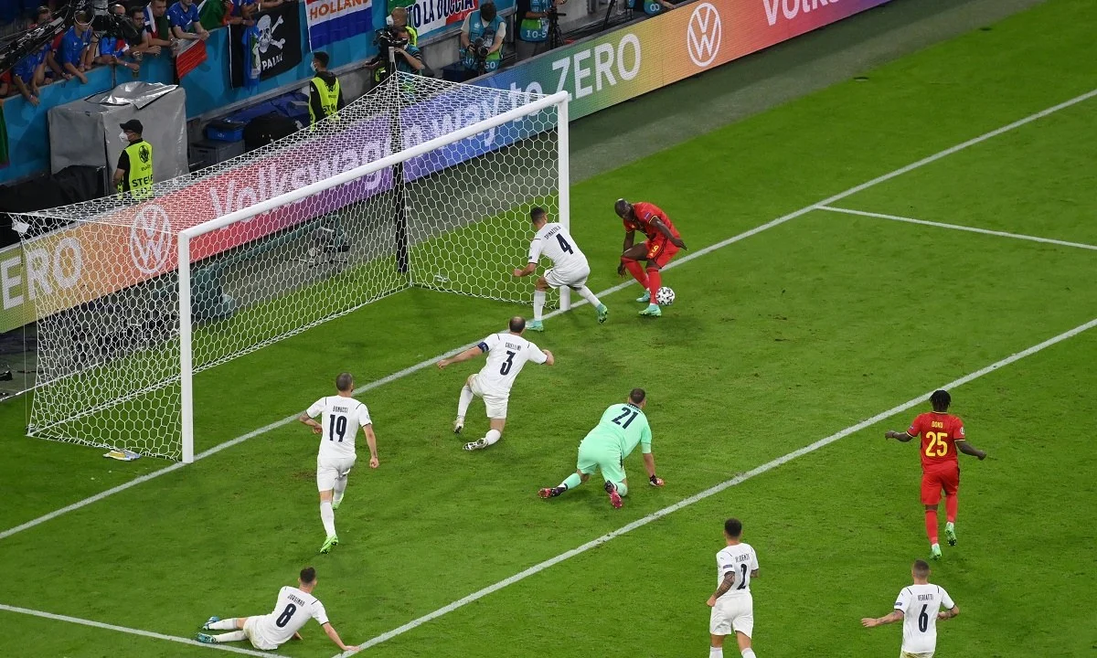 Euro 2020 Βέλγιο – Ιταλία: Η απίθανη χαμένη ευκαιρία του Λουκάκου για την ισοφάριση - Έσωσε ο Σπινατσόλα (vid)