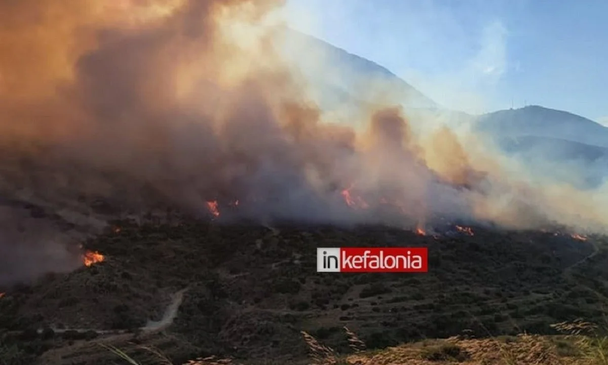 Φωτιά στην Κεφαλονιά: Μαίνεται το μεγάλο μέτωπο - Καταγγελία για εμπρησμό (vid)