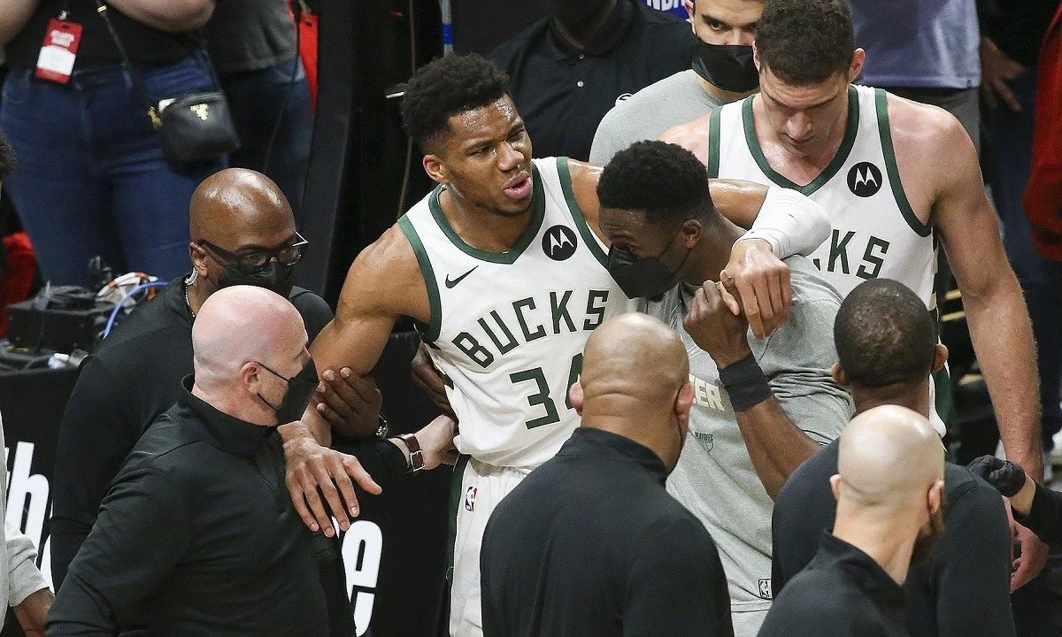 Γιάννης Αντετοκούνμπο: Νοκ άουτ κι από το Game 6 με τους Χοκς
