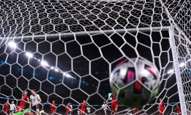 Euro 2020 - Αγγλία - Δανία: Με πέναλτι φάντασμα προηγήθηκε η Αγγλία (vid)