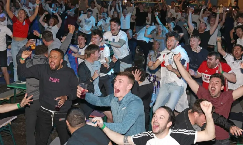 Euro 2020 - Αγγλία: Το πάρτι ξεκινά -  Τρελοί πανηγυρισμοί για την πρόκριση! (vids)