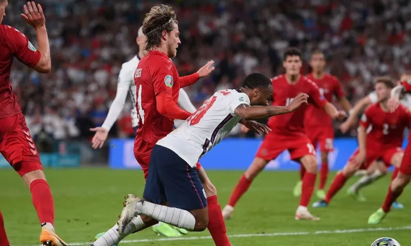 Euro 2020 - Αγγλία - Δανία: Πήρε θέση ο Κλάτενμπεργκ για το πέναλτι -«Δεν είμαι σίγουρος ότι θα το έδινα» (vid)