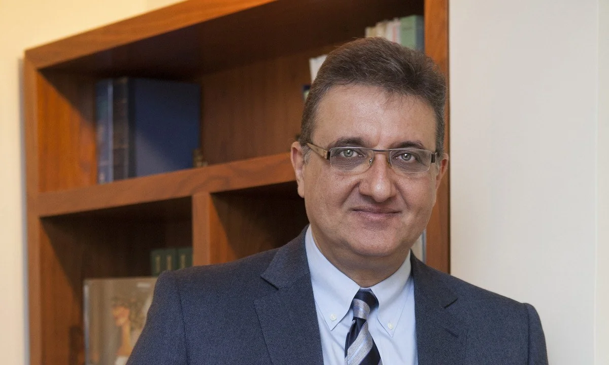Κορονοϊός - Εξαδάκτυλος: «Σφοδρότερο το 4ο κύμα αν δεν εμβολιαστούν οι άνω των 50»