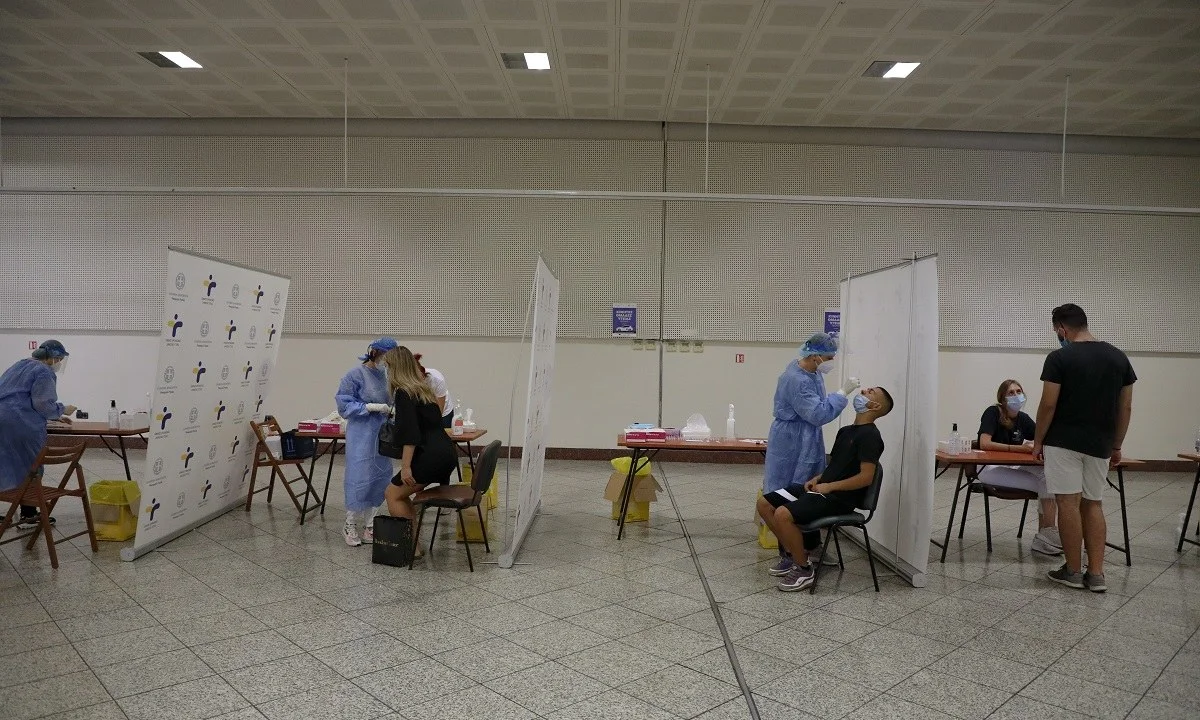 Κορονοϊός: 2327 νέα κρούσματα - 2 νεκροί και 142 διασωληνωμένοι