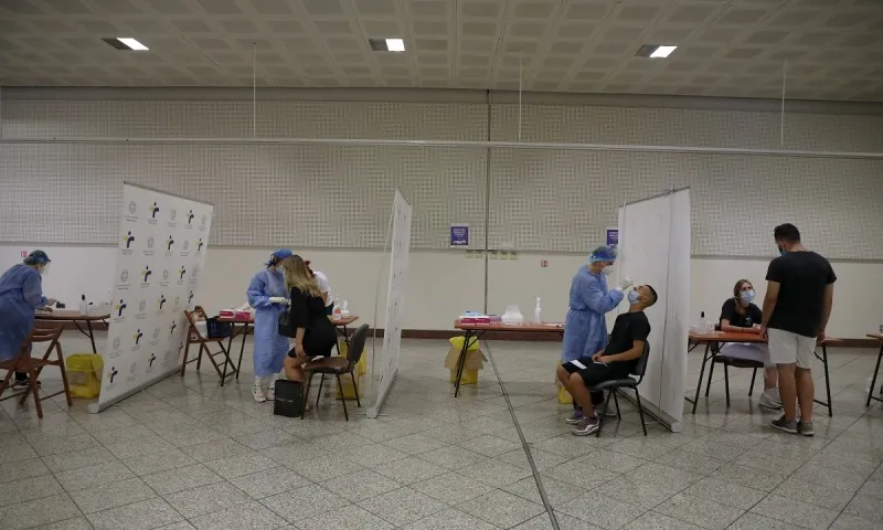 Κορονοϊός: 2327 νέα κρούσματα - 2 νεκροί και 142 διασωληνωμένοι