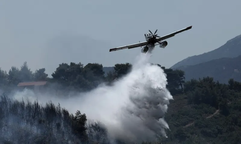Πύρινα Μέτωπα: Καλύτερη η εικόνα σε Βαρνάβα και Στύρα - Σε επιφυλακή παραμένει η Πυροσβεστική