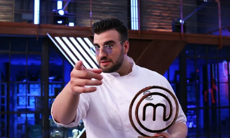 Masterchef: Ο Σταύρος Βαρθαλίτης έχει γενέθλια και το έριξε έξω - Τα πόσα έκλεισε;