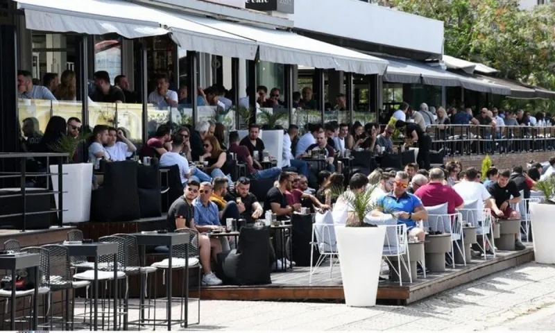 Εστίαση: Πως θα λειτουργούν οι ανοιχτοί και οι κλειστοί χώροι - Τι ισχύει για εμβολιασμένους και ανεμβολίαστους