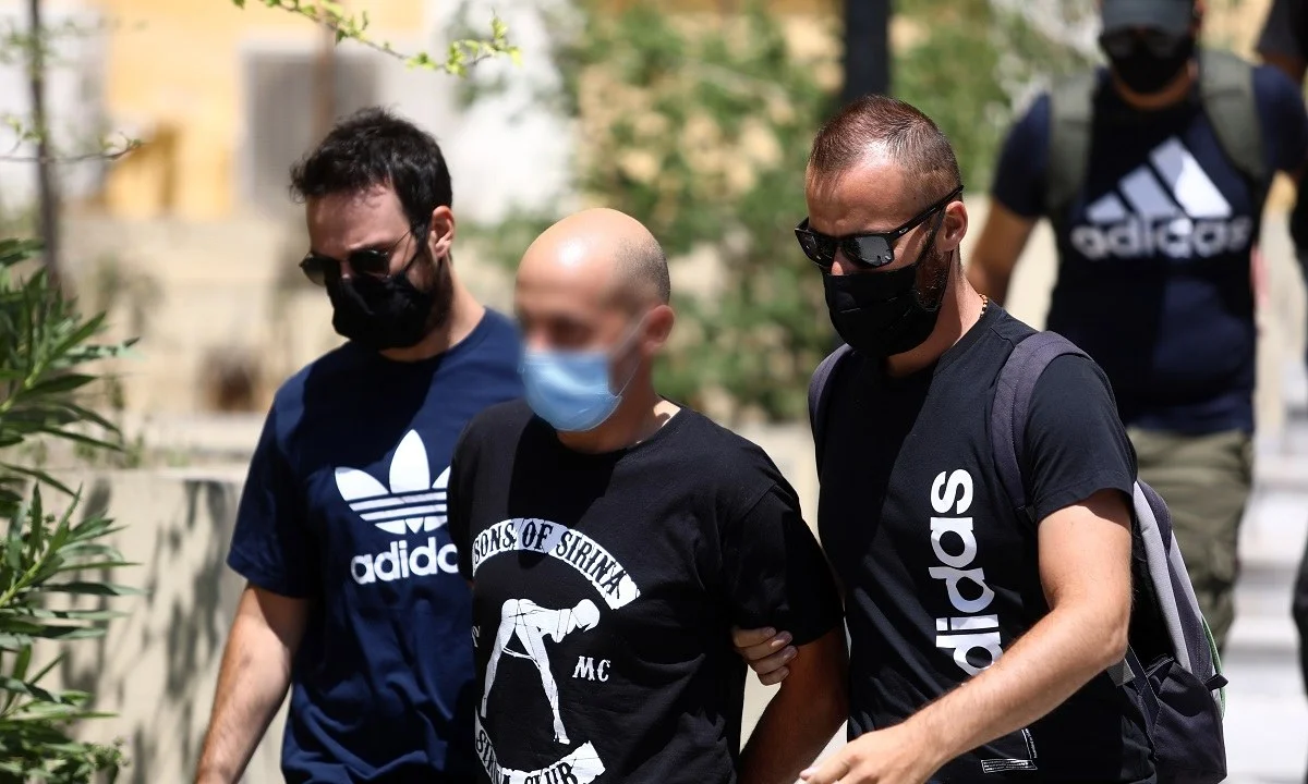 Ηλιούπολη: Προφυλακιστέοι ο αστυνομικός και ο πατέρας της 19χρονης