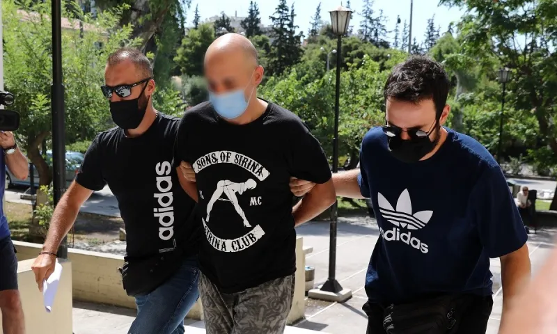 Ηλιούπολη: Ο αστυνομικός ανάγκασε την 19χρονη να υπογράψει συμβόλαιο με τη Sirina - Καταγγελίες σοκ!