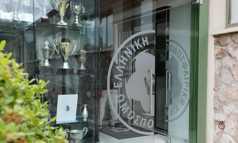 Τελεσίγραφο στην ΕΠΟ από UEFA/FIFA για να μην αλλάξει ούτε... τελεία στην Ολιστική!