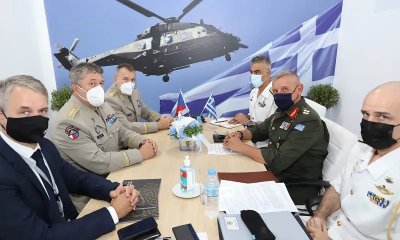 Ελληνοτουρκικά: Το Μνημόνιο Συνεργασίας και οι καθοριστικές συναντήσεις στην έκθεση DEFEA
