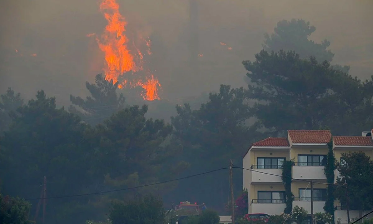 Σάμος: Φλέγεται το νησί - Αγωνία και κρίσιμες ώρες!