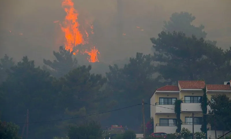 Σάμος: Φλέγεται το νησί - Αγωνία και κρίσιμες ώρες!