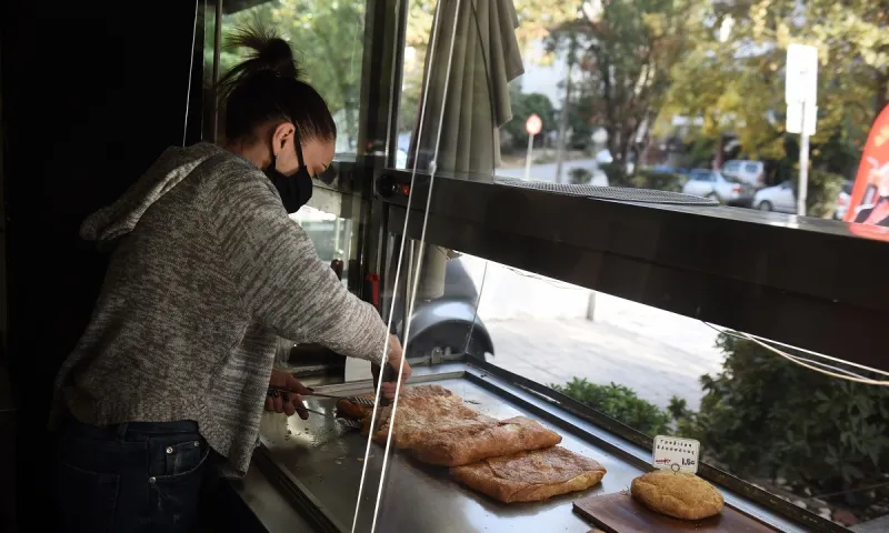 Εστίαση: Όλα τα νέα μέτρα - Τι ισχύει για take away και κλειστούς χώρους