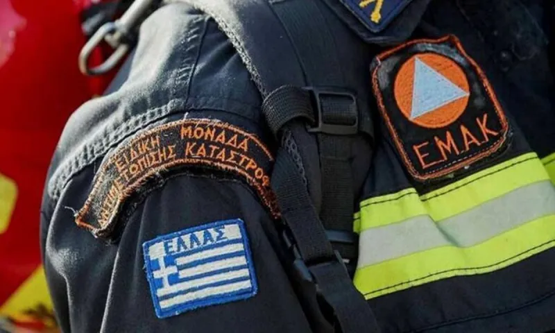 ΕΜΑΚ: Αποδυναμώνουν τα σώματα ασφαλείας - Διώχνουν από την ΕΜΑΚ 54 πυροσβέστες επειδή δεν εμβολιάστηκαν!