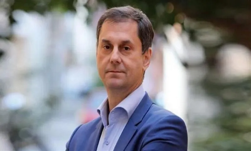 Ο τουρισμός τρέμει νέα έξαρση της πανδημίας... αλλά ο Θεοχάρης βρήκε χρόνο να πάει στη Βίσση