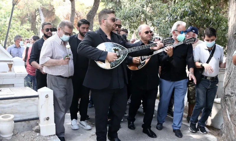 Τόλης Βοσκόπουλος: «Ηχηρές» απουσίες από την κηδεία του - Ποιοι δεν πήγαν!