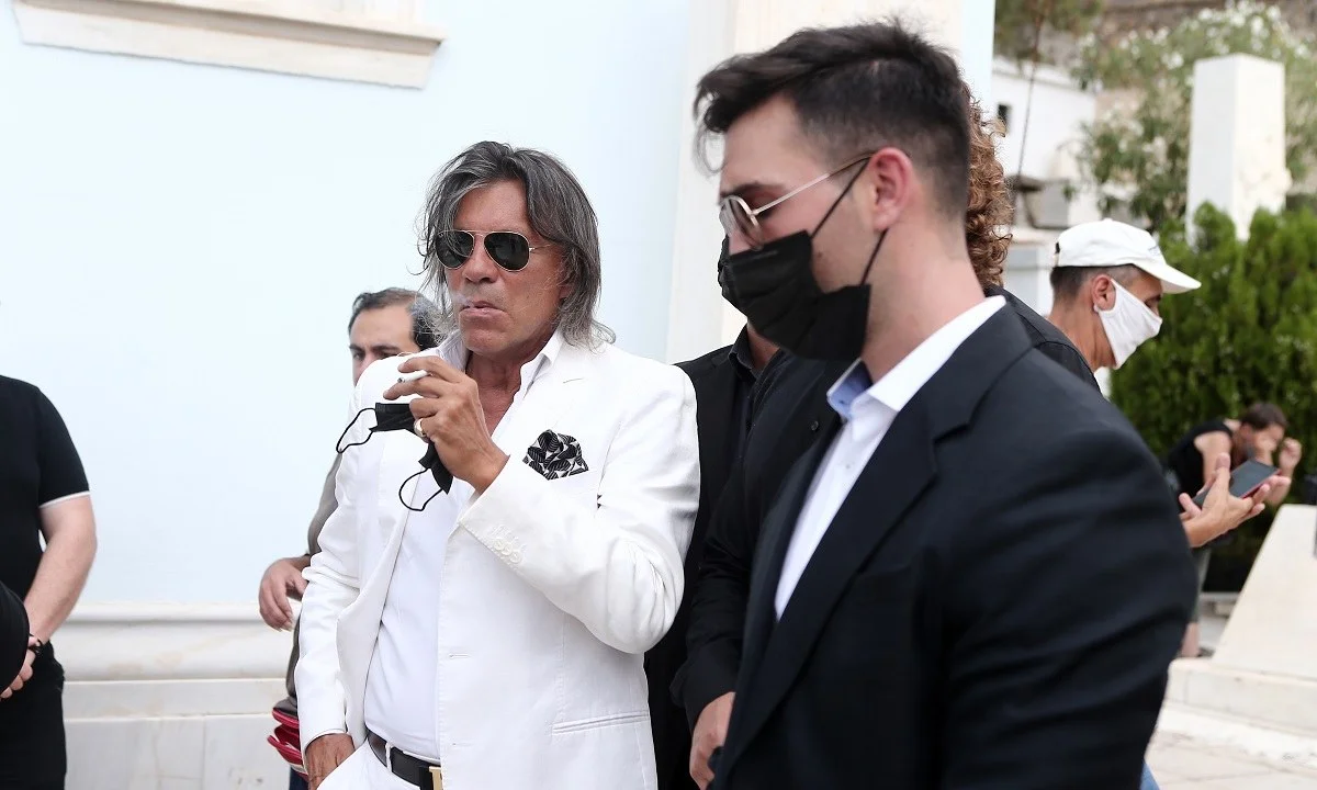 Τόλης Βοσκόπουλος: Γιατί φορούσε λευκά ο Ηλίας Ψινάκης στην κηδεία του