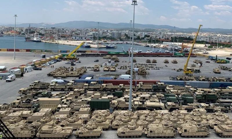 Γέμισε η Αλεξανδρούπολη αμερικανικά άρματα - «Θα σας δώσουμε 1.200 M1117», λέει ο Πάιατ