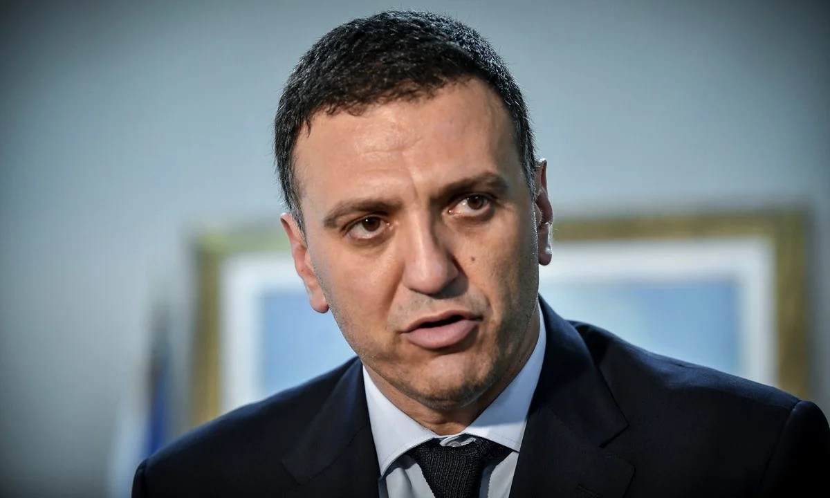 Κικίλιας: Αυτά τα χρήματα θα παίρνουν φαρμακοποιοί και γιατροί που θα κλείνουν ραντεβού για εμβολιασμό