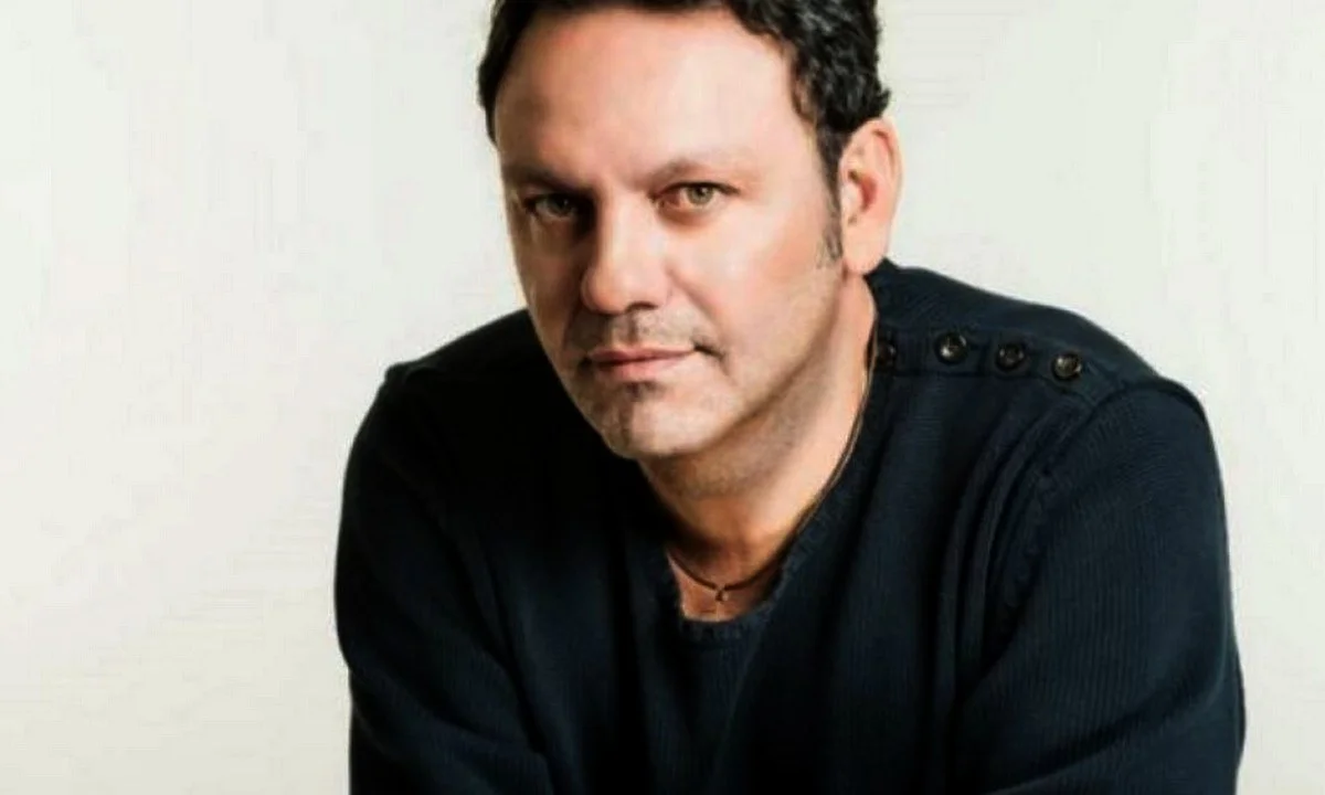 Στάθης Αγγελόπουλος: «Μάχη» με τον κορονοϊό στη ΜΕΘ - Τι λέει η μητέρα του