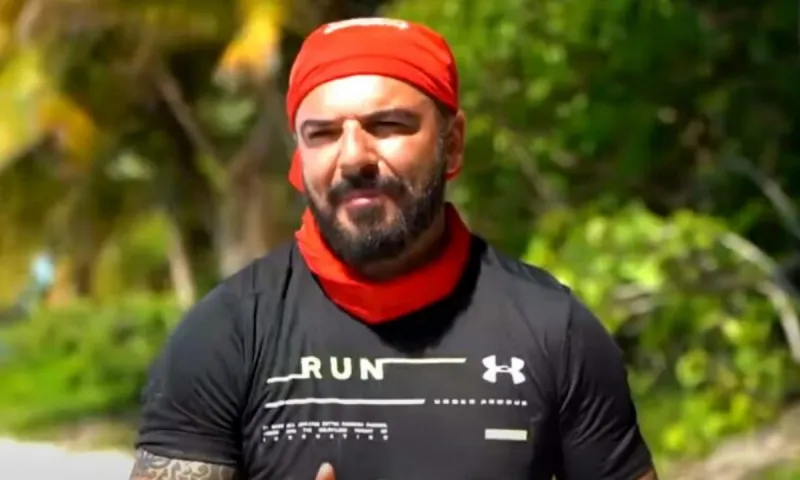 Survivor: Αυτός είναι ο φωτογράφος έκπληξη του Τριαντάφυλλου