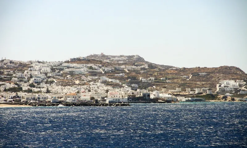Κορονοϊός: Μύκονος και Ίος... αγγίζουν το lockdown - Ποια είναι τα άλλα έξι νησιά που κινδυνεύουν