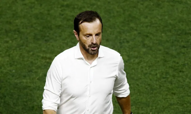 Μάντζιος: «Οι παίκτες να είναι υπερήφανοι»