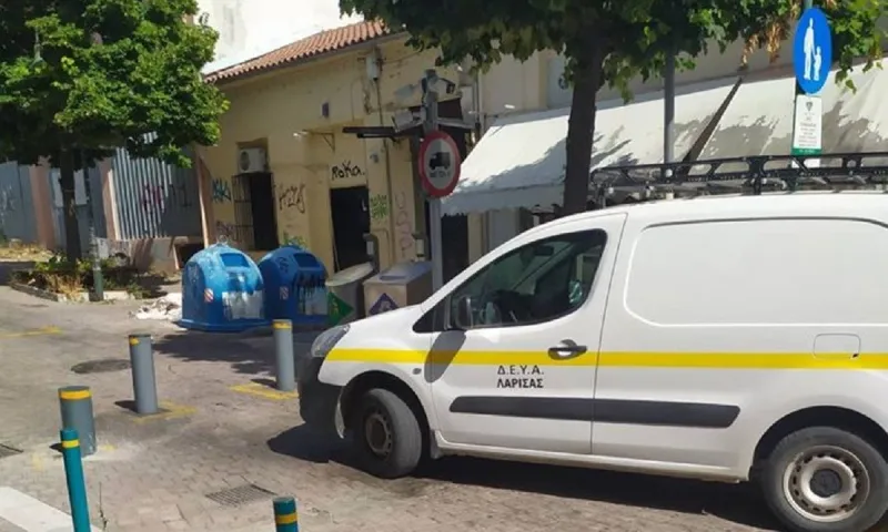 Λάρισα: Η δημοτική αστυνομία έγραψε όχημα της... δημοτικής αστυνομίας