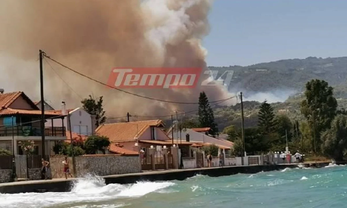 Αχαΐα: Μεγάλη φωτιά, εκκενώνονται τρεις οικισμοί