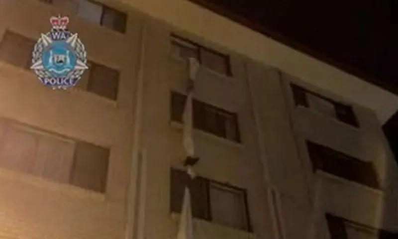 Viral: «Απέδρασε» με σεντόνια από ξενοδοχείο καραντίνας!