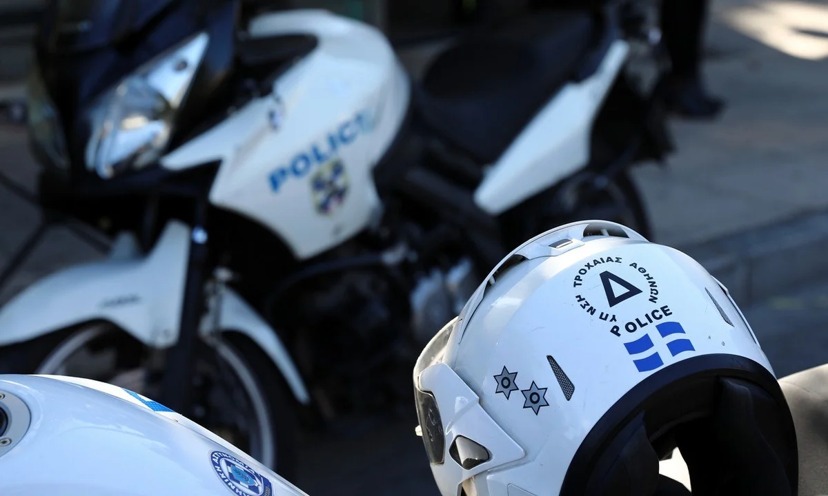 Αιγάλεω: Έπιασαν 18χρονο επιδειξία - Αναβλήθηκε η δίκη του