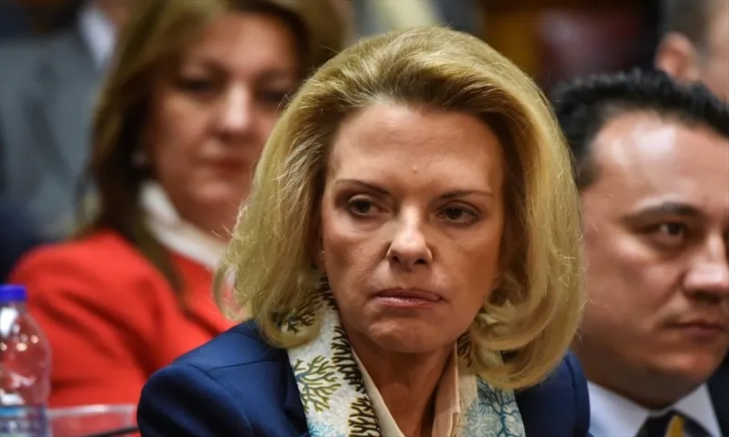Καύσωνας: Χαμός με ανάρτηση της Βόζεμπεργκ - «Έλεος πια! Φάτε σάντουιτς και μη βάζετε πλυντήριο»!