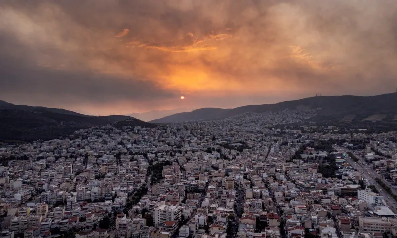 Φωτιά κόλαση σε Βαρυμπόμπη, Τατόι, Θρακομακεδόνες - Στάχτη δεκάδες σπίτια και χιλιάδες στρέμματα δάσους