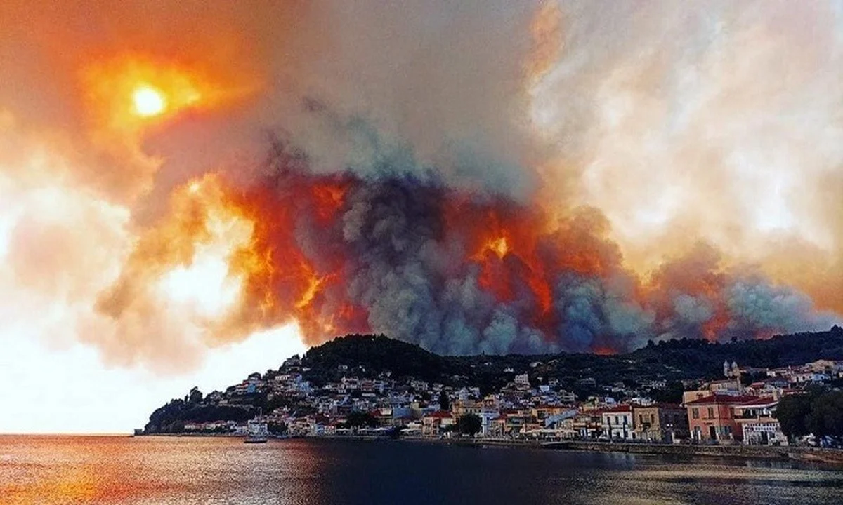 Φωτιά στην Εύβοια: Εκκενώθηκε το Μοναστήρι του Όσιου Δαυίδ – Τρεις μοναχοί δεν εγκαταλείπουν τη Μονή (pic)