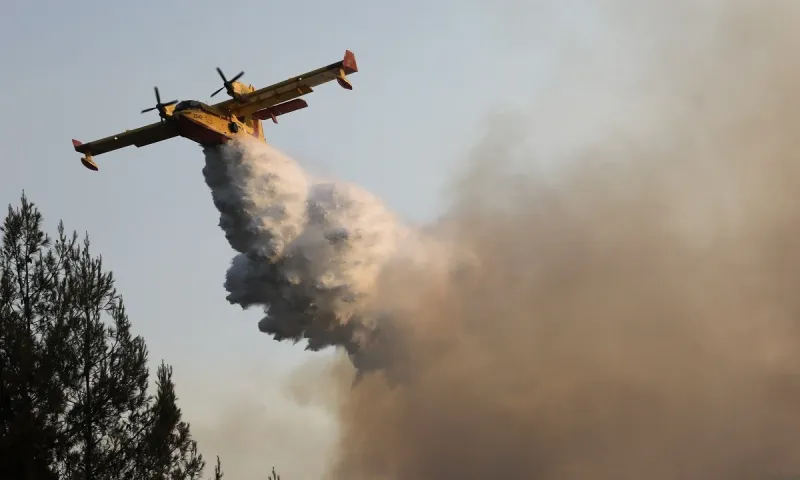 Φωτιά στην Αττική - Ξεκίνησαν τα εναέρια μέσα - Κόλαση σε Ιπποκράτειο Πολιτεία και Αφίδνες