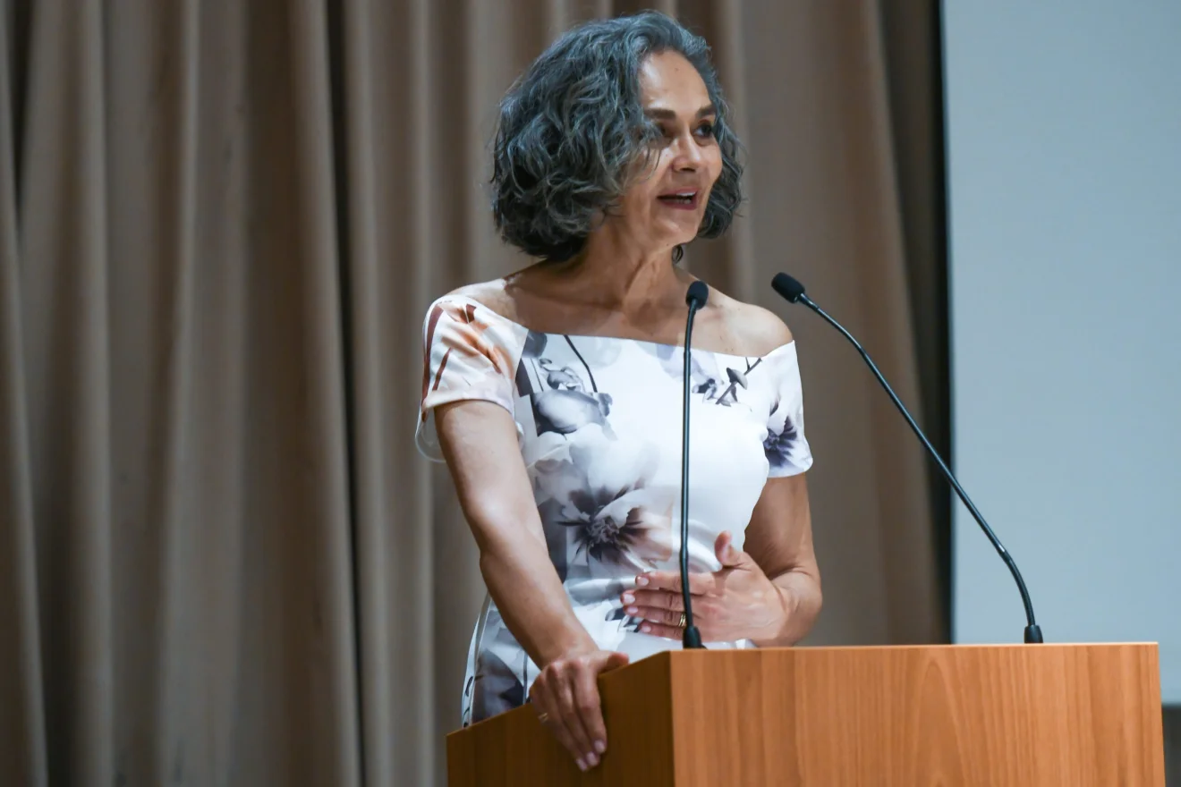 Η Σοφία Σακοράφα δίπλα στους Έλληνες αθλητές