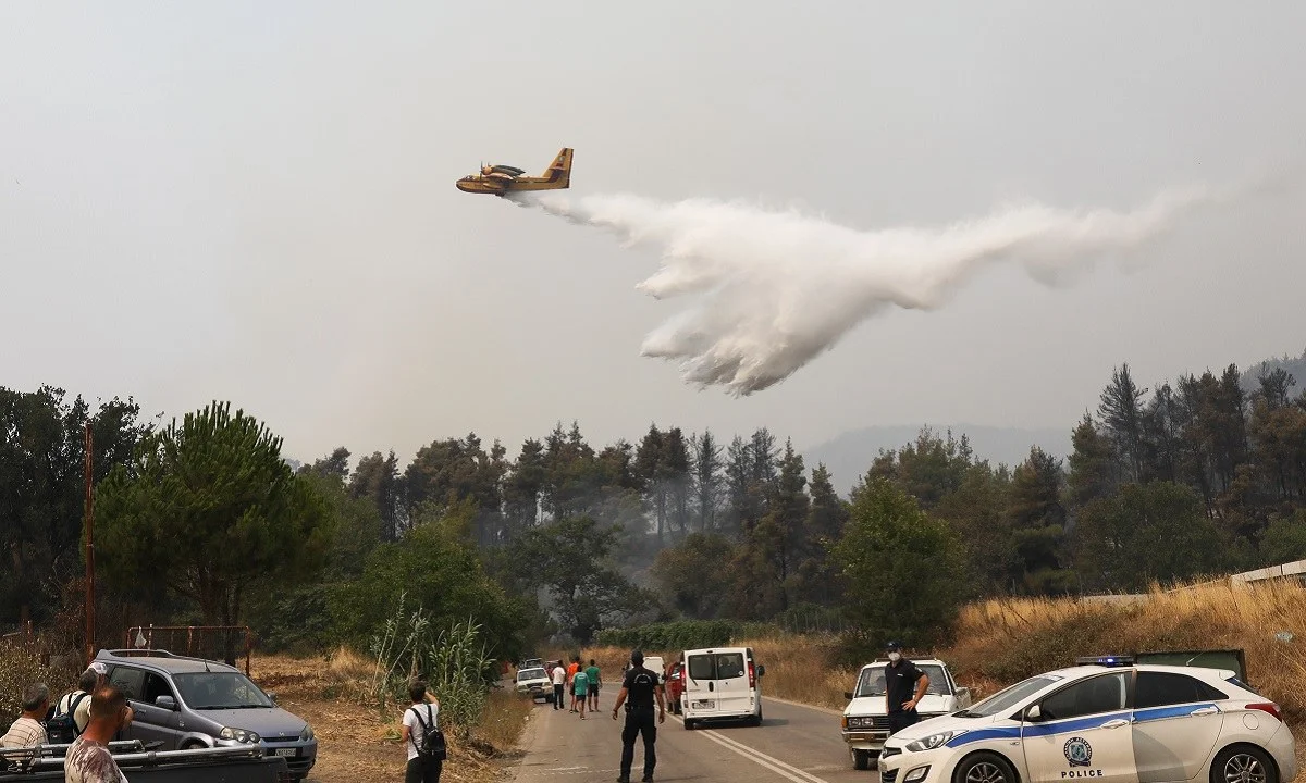 Φωτιά Εύβοια: ΕΚΤΑΚΤΟ μήνυμα από το 112 για εκκένωση και στη Λίμνη Ευβοίας! (vids)