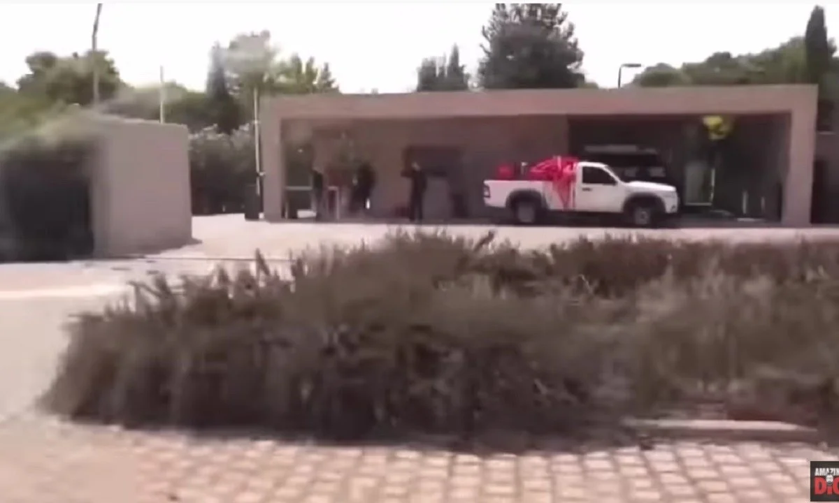 Φωτιά Βαρυμπόμπη: Απίστευτο ρεπορτάζ ! Τα πάντα καμένα εκτός από το ΤΑΤΟΪ Club
