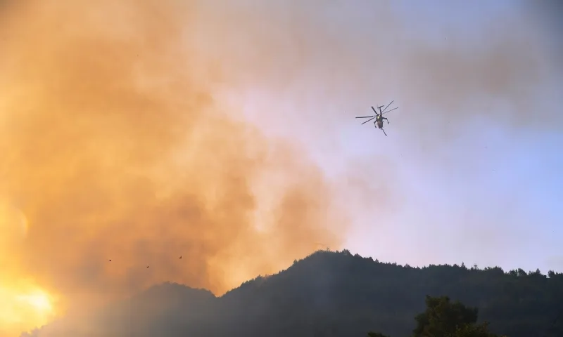 Φωτιά - κόλαση στην Αρχαία Ολυμπία: Εκκενώνονται οι οικισμοί Λούβρο, Άνω Λούβρο και Άσπρα Σπίτια