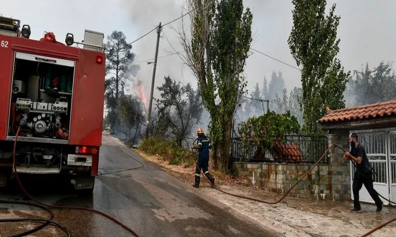 Φωτιά Πευκόφυτο: Άρχισε το πλιάτσικο στα σπίτια