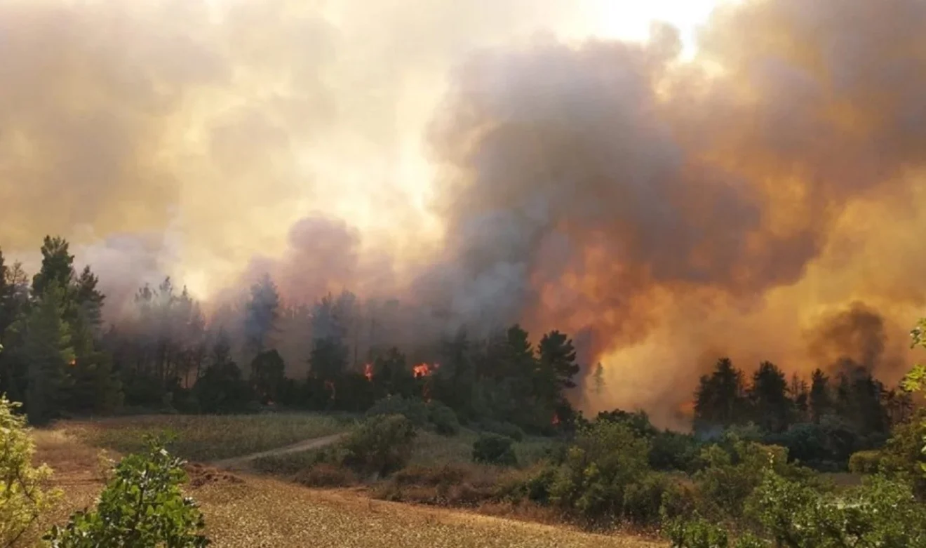 Φωτιές Άγιος Ιωάννης ο Ρώσος: Δείτε την λιτανεία του Αγίου - Λίγο μετά άρχισε να βρέχει