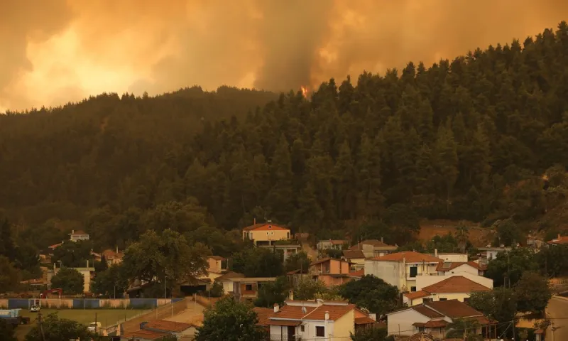 Φωτιές - «Μαύρο ρεκόρ» με 1.100 δασικές πυρκαγιές στην Ευρώπη - Ο χάρτης των Financial Times που συγκλονίζει