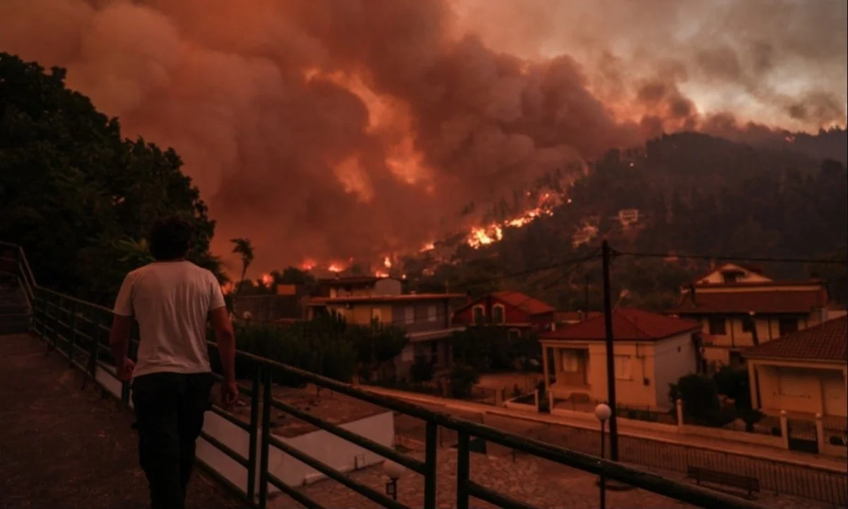 Φωτιά στην Εύβοια για έβδομη μέρα: Γούβες και Αρτεμίσιο στη μάχη των αναζωπυρώσεων - Ηρωικοί κάτοικοι σώζουν τα χωριά τους!