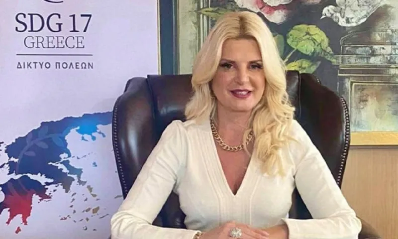 Φωτιές Μαρίνα Πατούλη: Ανάβει κερί και κάνει έκκληση στον κόσμο να βοηθήσει τους πυρόπληκτους